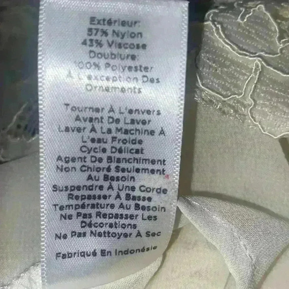 Gorgeous Talbots lace top with black velvet trim - Picture 7 of 8